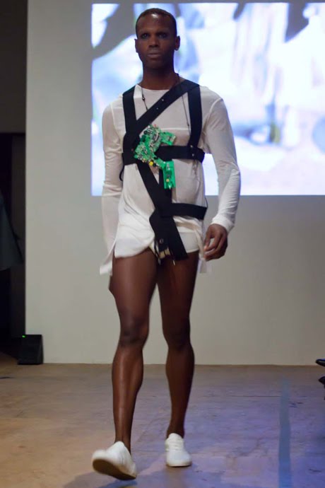 Fahrd Fosté Spring/Summer 2011 Collection presentation/performance, Look 7